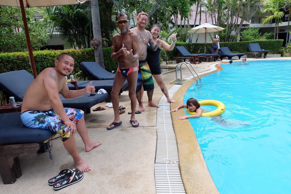 Bamboo Beach Hotel & Spa Patong Bagian luar foto