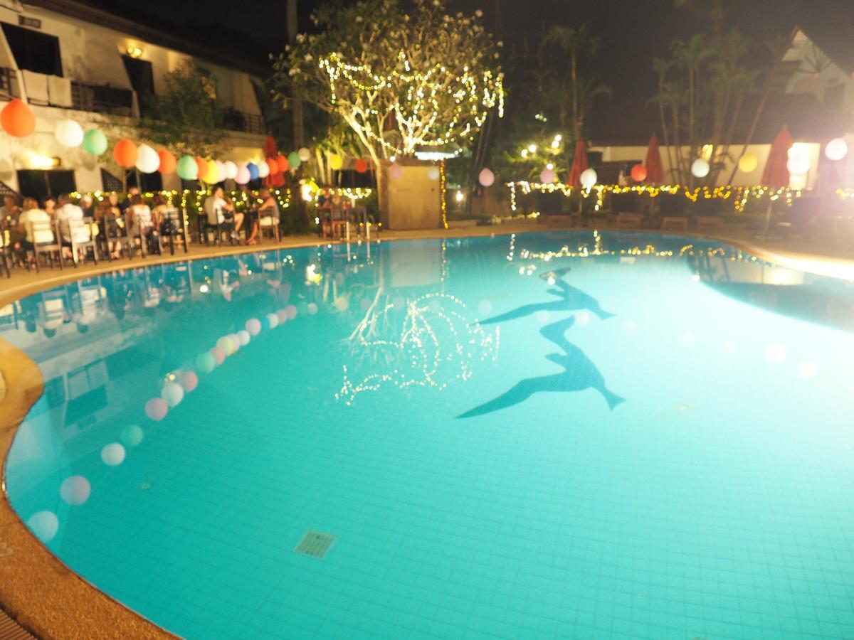 Bamboo Beach Hotel & Spa Patong Bagian luar foto
