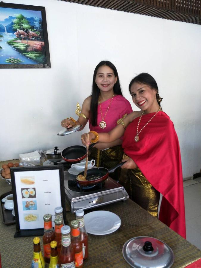 Bamboo Beach Hotel & Spa Patong Bagian luar foto