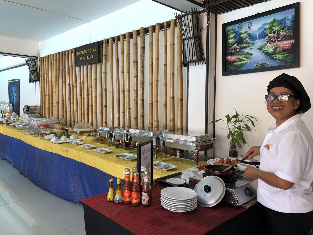 Bamboo Beach Hotel & Spa Patong Bagian luar foto