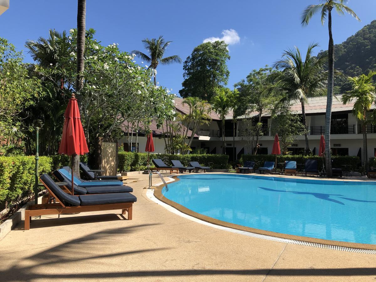 Bamboo Beach Hotel & Spa Patong Bagian luar foto