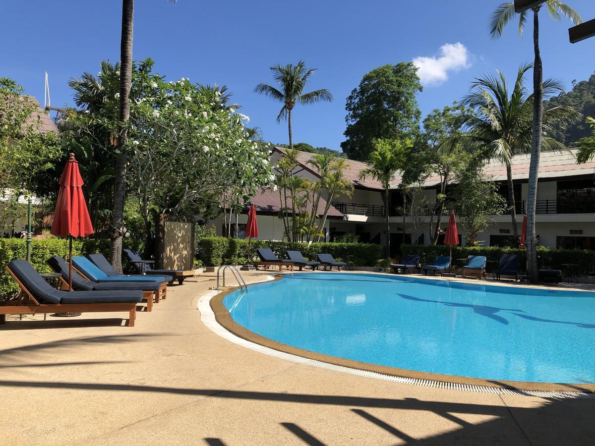 Bamboo Beach Hotel & Spa Patong Bagian luar foto