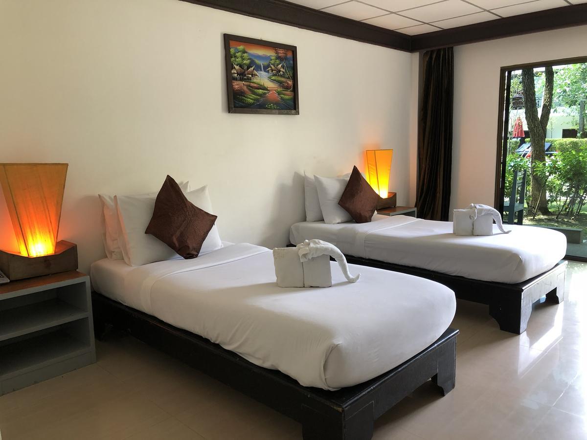 Bamboo Beach Hotel & Spa Patong Bagian luar foto