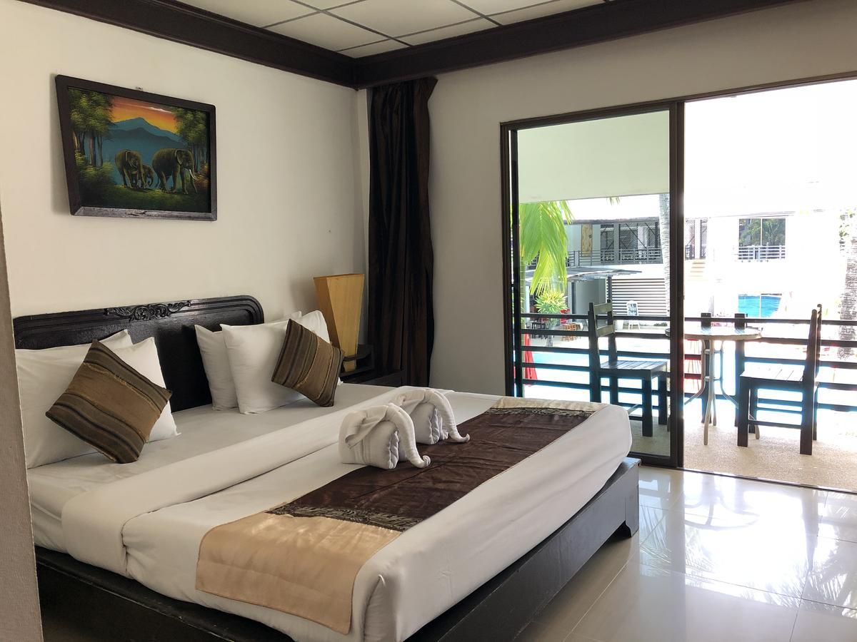 Bamboo Beach Hotel & Spa Patong Bagian luar foto