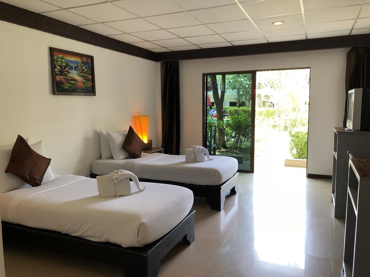 Bamboo Beach Hotel & Spa Patong Bagian luar foto