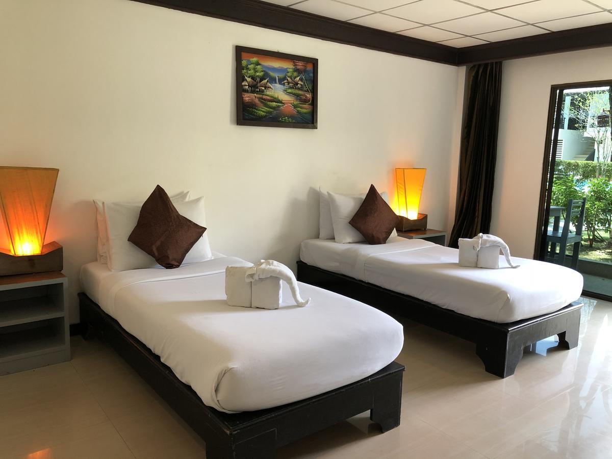 Bamboo Beach Hotel & Spa Patong Bagian luar foto