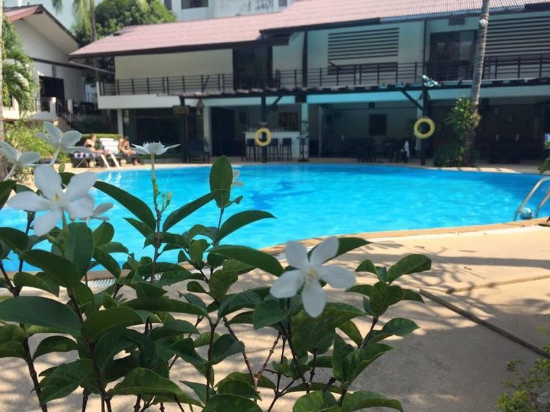 Bamboo Beach Hotel & Spa Patong Bagian luar foto