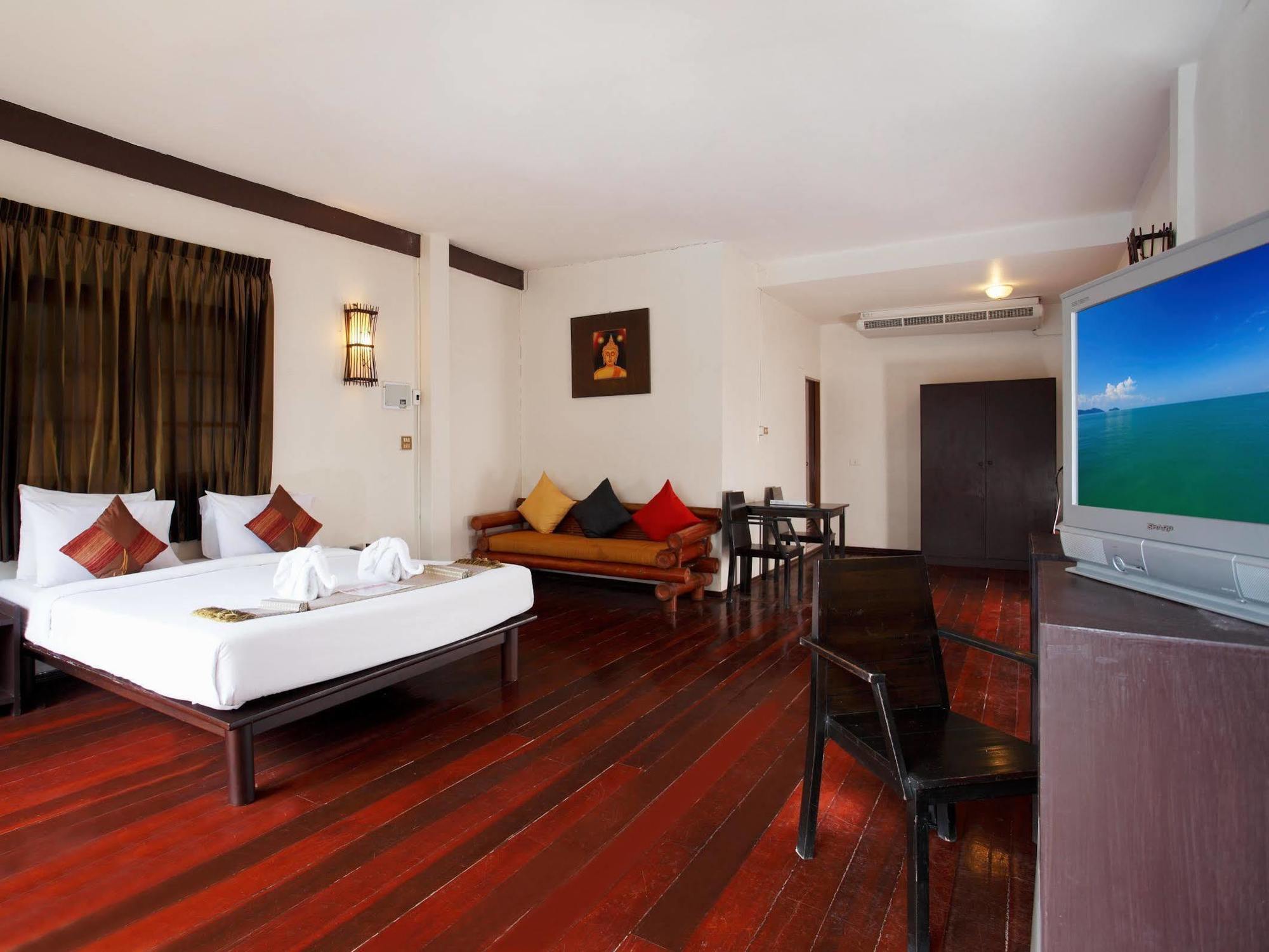 Bamboo Beach Hotel & Spa Patong Bagian luar foto