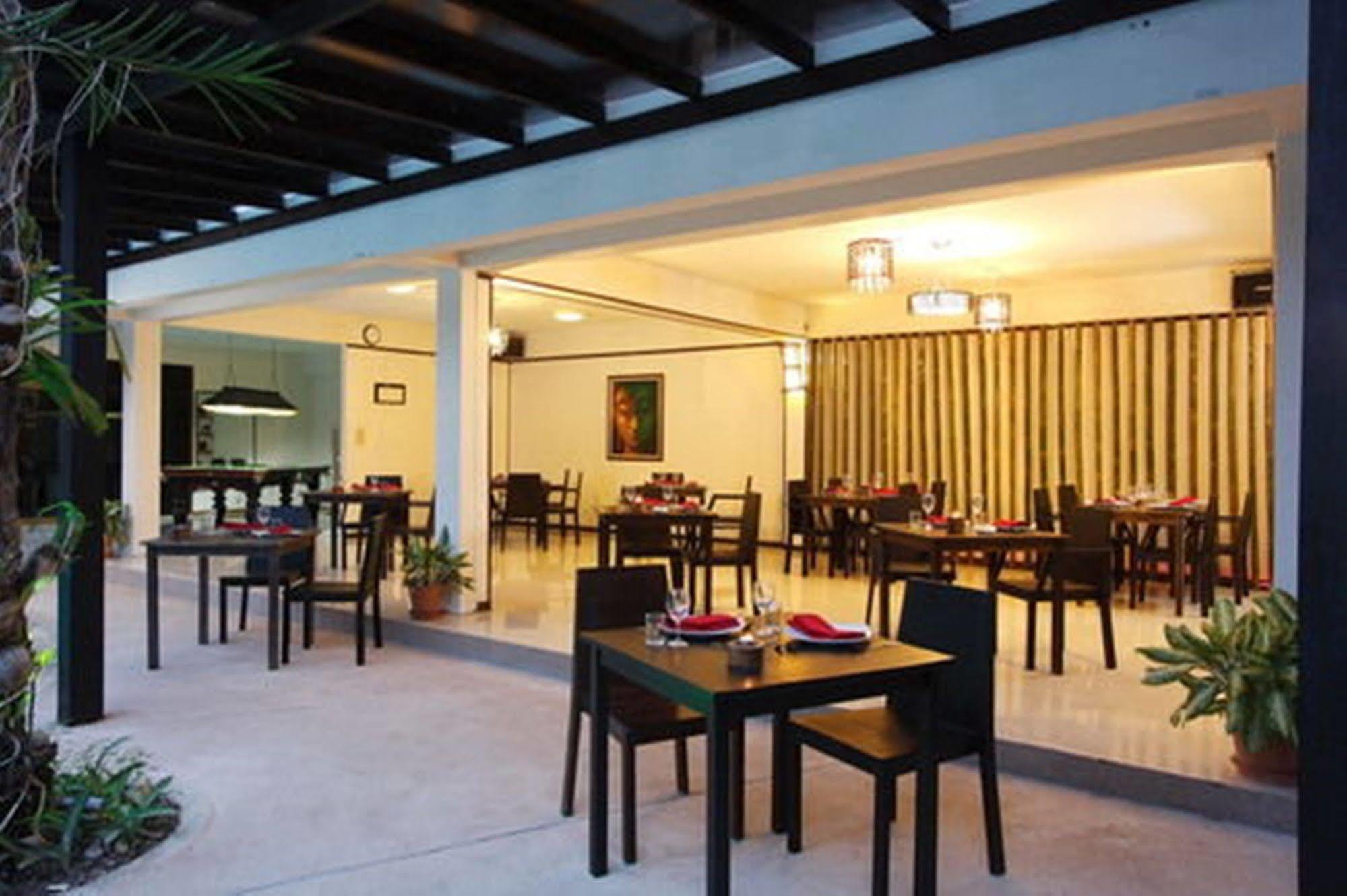 Bamboo Beach Hotel & Spa Patong Bagian luar foto