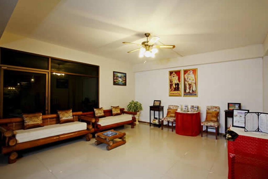Bamboo Beach Hotel & Spa Patong Bagian luar foto