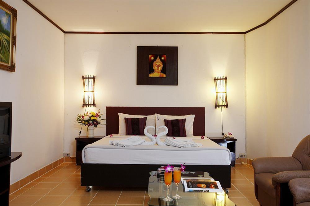 Bamboo Beach Hotel & Spa Patong Bagian luar foto